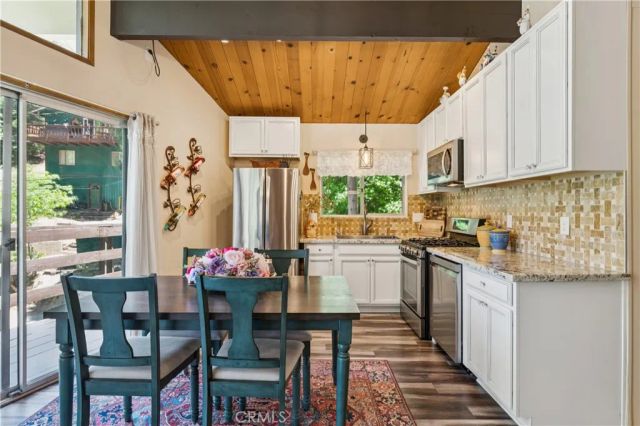 805 Knight Court, Lake Arrowhead, CA 92352