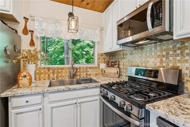 805 Knight Court, Lake Arrowhead, CA 92352