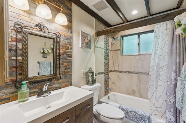 805 Knight Court, Lake Arrowhead, CA 92352