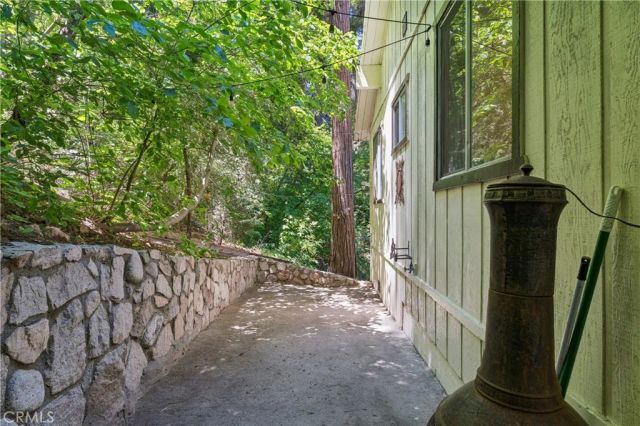 805 Knight Court, Lake Arrowhead, CA 92352