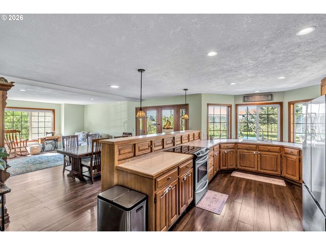 12313 S GROSHONG Rd, Molalla, OR 97038