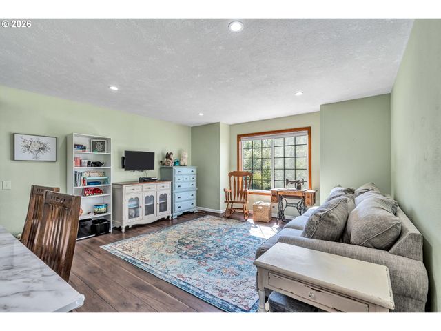 12313 S GROSHONG Rd, Molalla, OR 97038