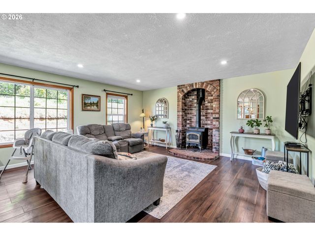 12313 S GROSHONG Rd, Molalla, OR 97038