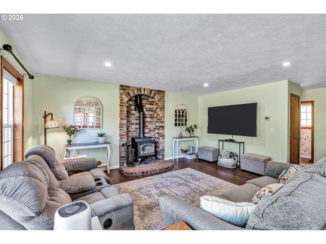 12313 S GROSHONG Rd, Molalla, OR 97038