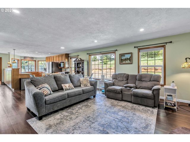 12313 S GROSHONG Rd, Molalla, OR 97038