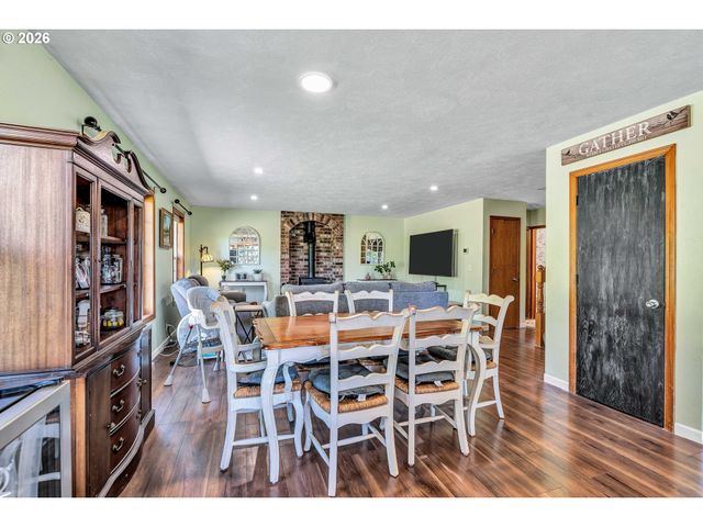 12313 S GROSHONG Rd, Molalla, OR 97038