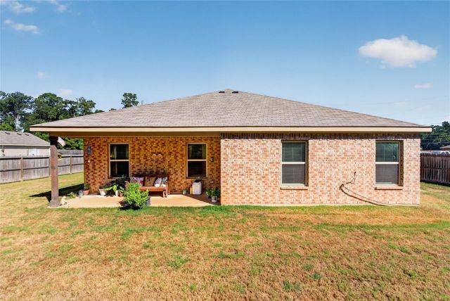 9805 Hunter Springs Drive, Conroe, TX 77306