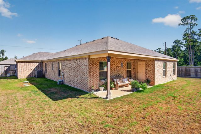 9805 Hunter Springs Drive, Conroe, TX 77306