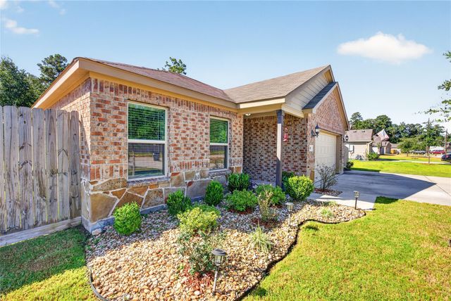 9805 Hunter Springs Drive, Conroe, TX 77306