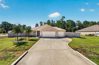9805 Hunter Springs Drive, Conroe, TX 77306