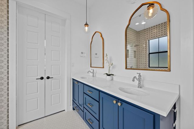 215 SANDY CREEK CV, Driftwood, TX 78619