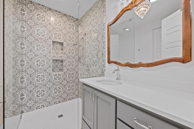 215 SANDY CREEK CV, Driftwood, TX 78619
