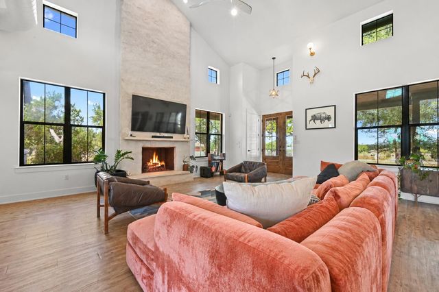 215 SANDY CREEK CV, Driftwood, TX 78619