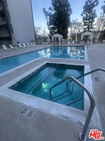 100 S Doheny Drive 213, Los Angeles, CA 90048