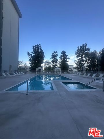 100 S Doheny Drive 213, Los Angeles, CA 90048