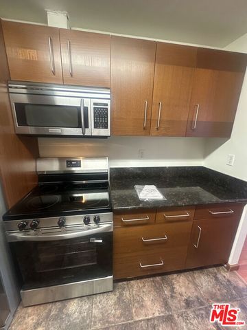 100 S Doheny Drive 213, Los Angeles, CA 90048