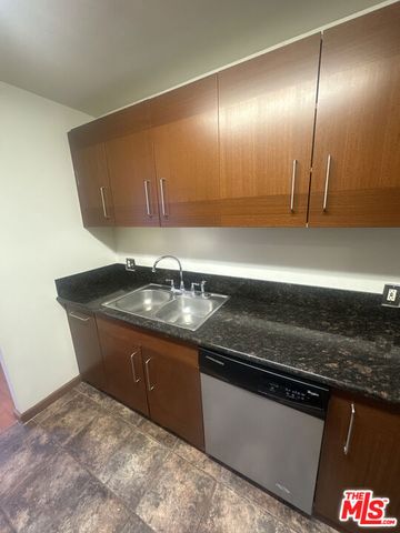 100 S Doheny Drive 213, Los Angeles, CA 90048