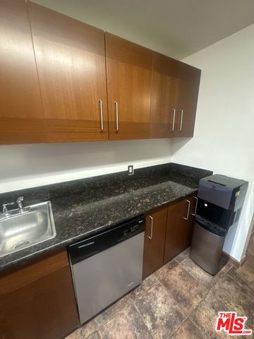100 S Doheny Drive 213, Los Angeles, CA 90048