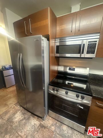 100 S Doheny Drive 213, Los Angeles, CA 90048