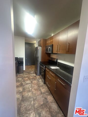 100 S Doheny Drive 213, Los Angeles, CA 90048
