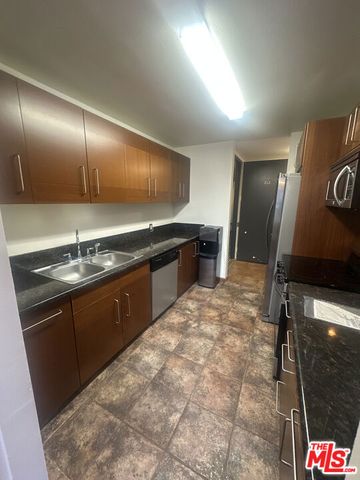 100 S Doheny Drive 213, Los Angeles, CA 90048