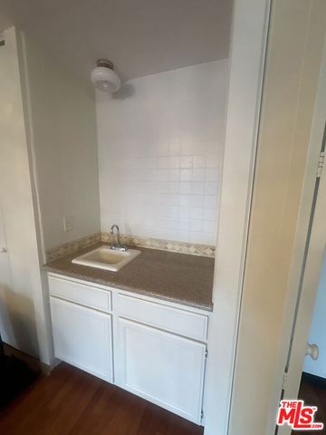 100 S Doheny Drive 213, Los Angeles, CA 90048