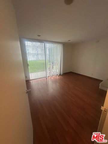 100 S Doheny Drive 213, Los Angeles, CA 90048