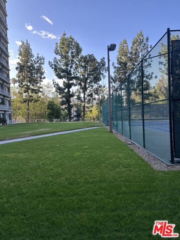 100 S Doheny Drive 213, Los Angeles, CA 90048