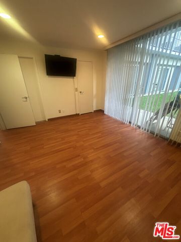 100 S Doheny Drive 213, Los Angeles, CA 90048