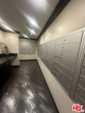 100 S Doheny Drive 213, Los Angeles, CA 90048