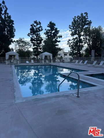 100 S Doheny Drive 213, Los Angeles, CA 90048