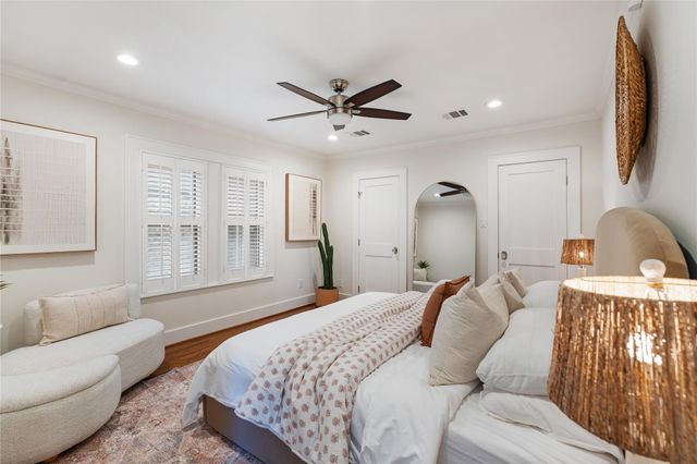 1111 Le Green Street, Houston, TX 77009