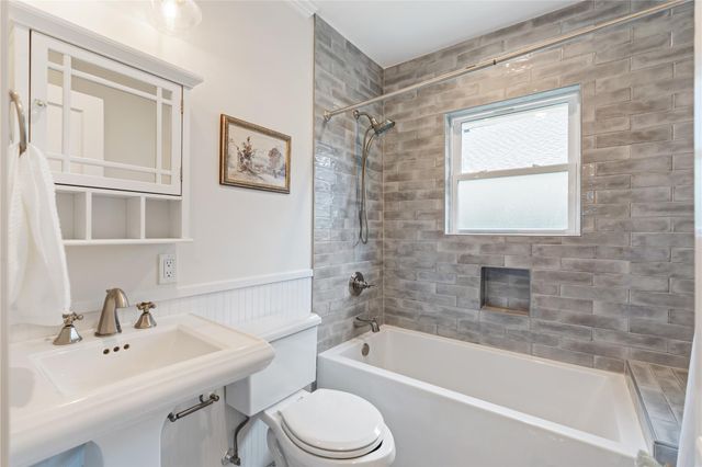 1111 Le Green Street, Houston, TX 77009