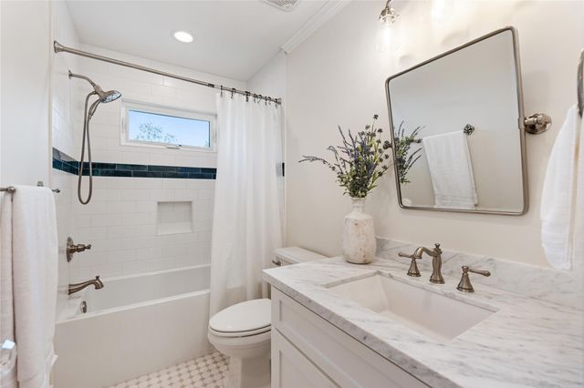 1111 Le Green Street, Houston, TX 77009