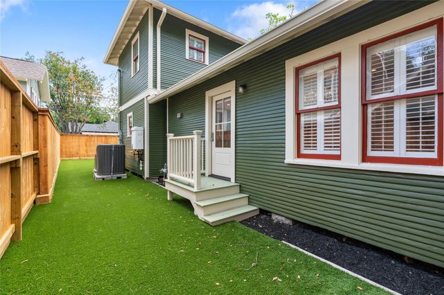 1111 Le Green Street, Houston, TX 77009