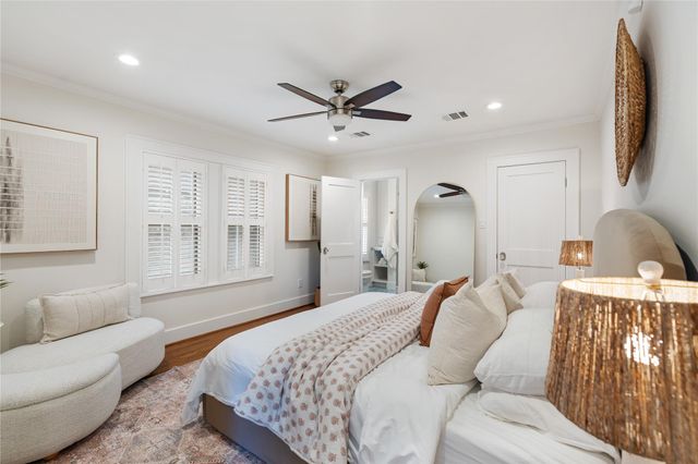 1111 Le Green Street, Houston, TX 77009