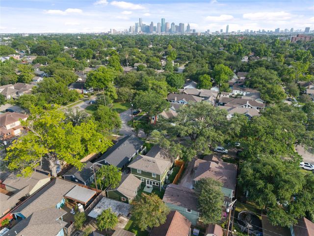 1111 Le Green Street, Houston, TX 77009