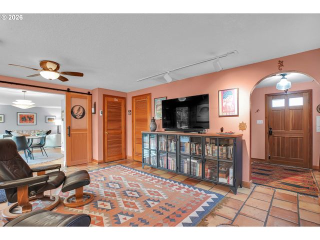 15051 Se WY EAST Ave, Damascus, OR 97089