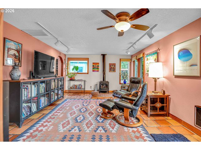 15051 Se WY EAST Ave, Damascus, OR 97089