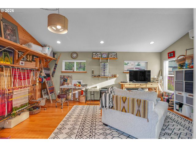 15051 Se WY EAST Ave, Damascus, OR 97089