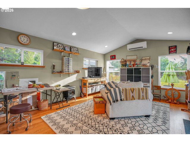 15051 Se WY EAST Ave, Damascus, OR 97089