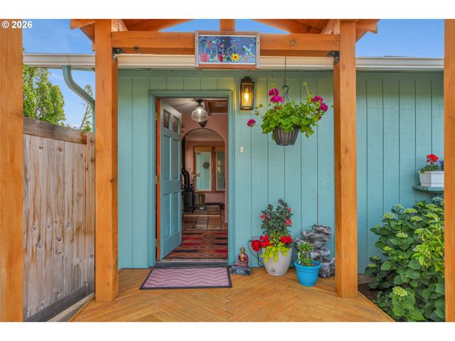 15051 Se WY EAST Ave, Damascus, OR 97089