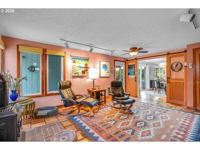 15051 Se WY EAST Ave, Damascus, OR 97089