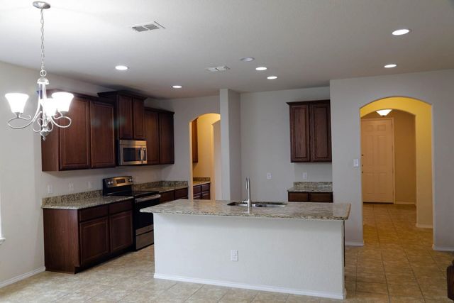 3213 Peninsula Trail, Denton, TX 76208