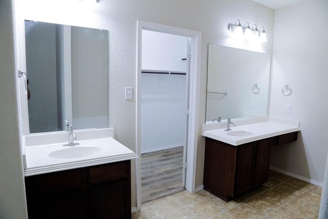 3213 Peninsula Trail, Denton, TX 76208