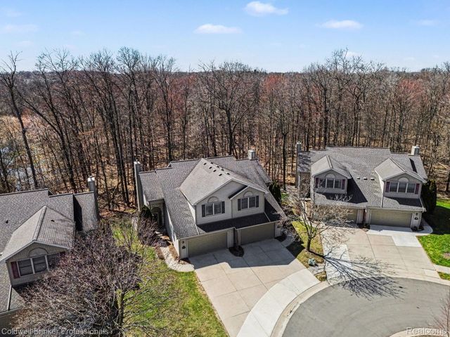 252 Stratford Lane, Orion Charter Township, MI 48360