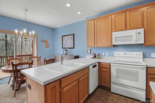252 Stratford Lane, Orion Charter Township, MI 48360