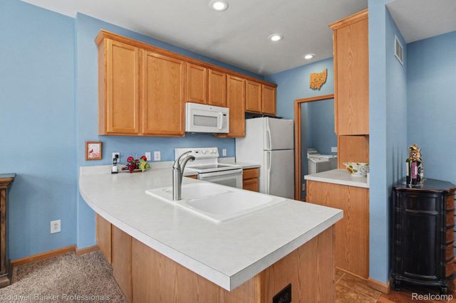 252 Stratford Lane, Orion Charter Township, MI 48360