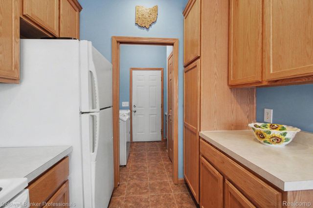 252 Stratford Lane, Orion Charter Township, MI 48360