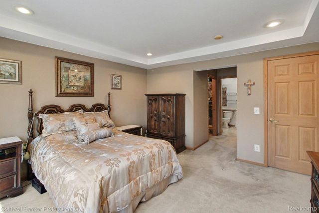 252 Stratford Lane, Orion Charter Township, MI 48360